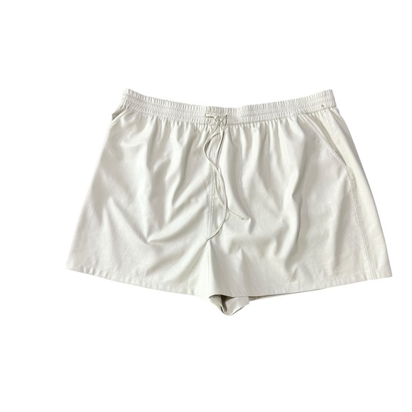 Good American Better Than Leather White Drawstring Plus Size Shorts Size 5XL/8 - Picture 3 of 5